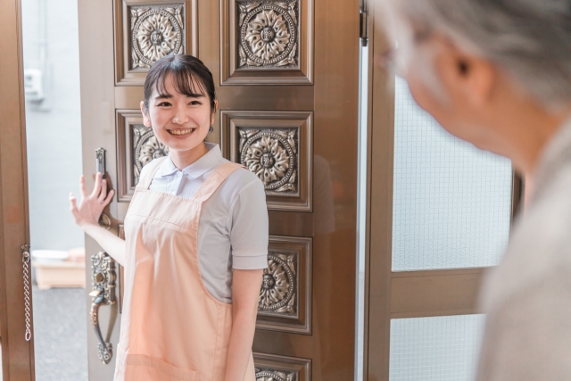 訪問介護の仕事内容とは？施設介護との違いを解説