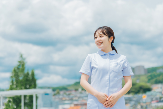 病院とクリニックの違いとは?看護師の仕事内容・働き方・給与・向いている人を徹底比較 病院とクリニックの違いとは?看護師の仕事内容・働き方・給与・向いている人を徹底比較